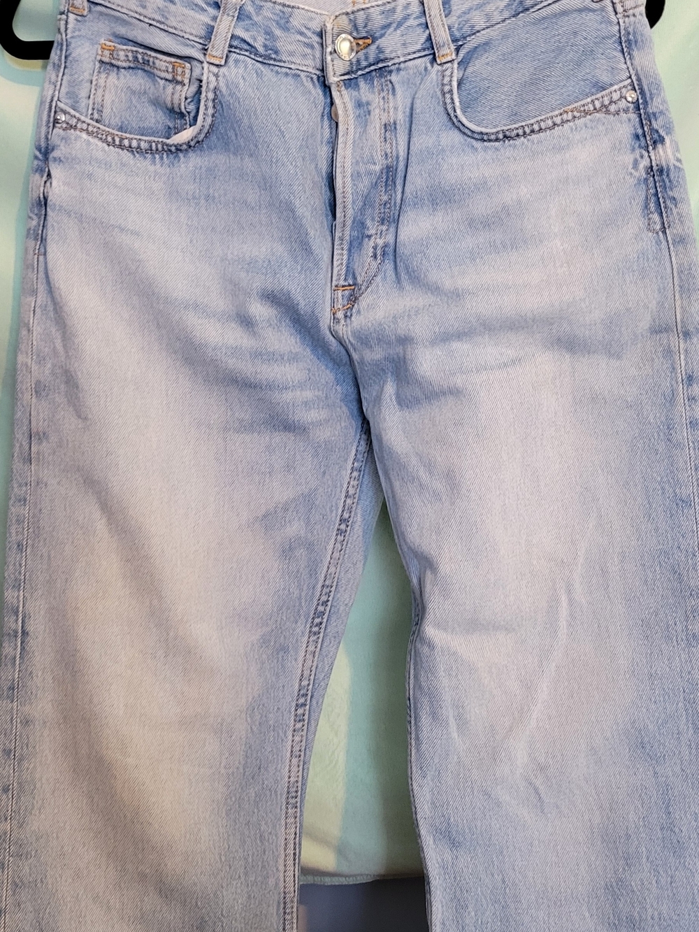 Zara Women's Straight-Leg Jeans in Light Blue Wash